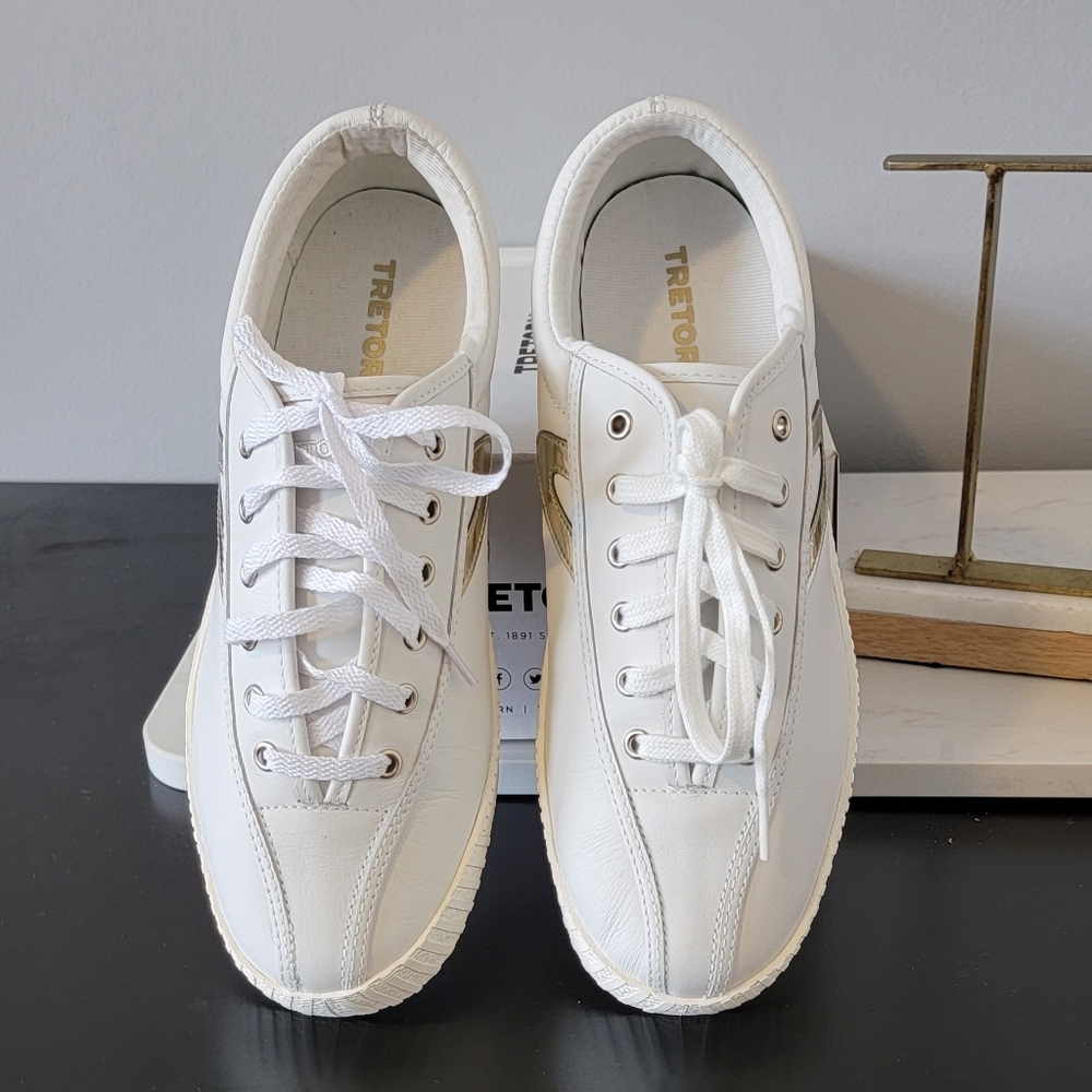 Women's Vintage White Tretorn 9M
